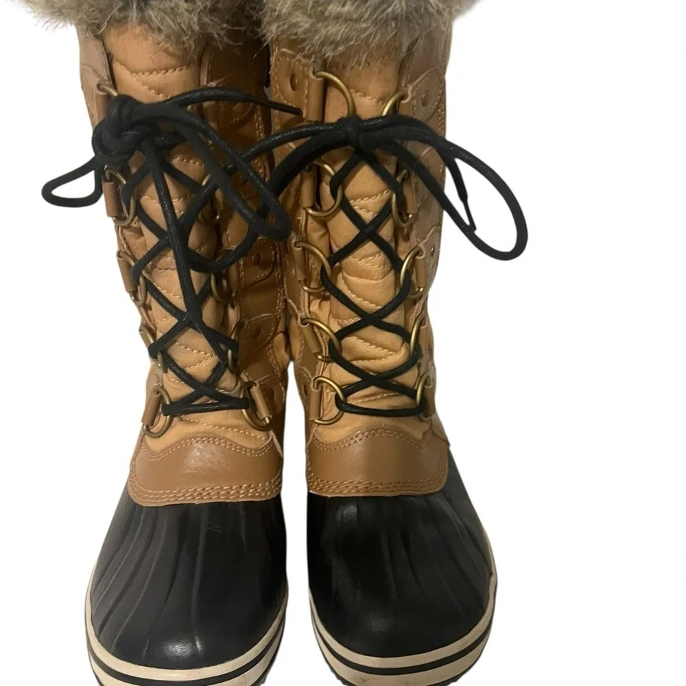 Sorel Tan and Black Winter Boots Size 6 Capsule